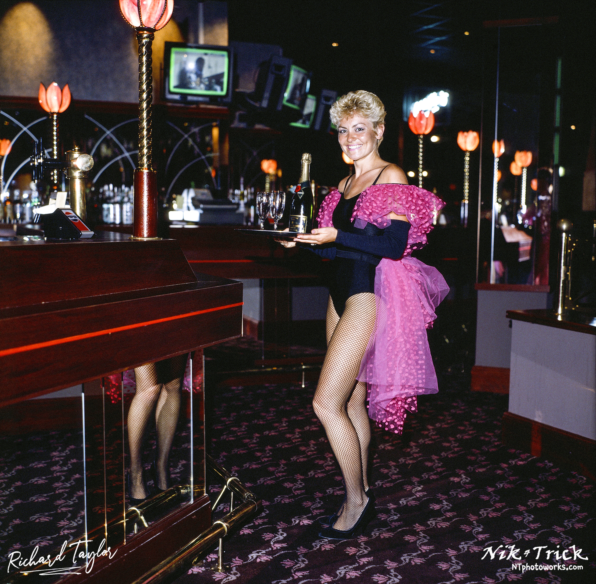 La Parisienne "Priz" & Bonkers Bar